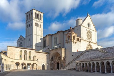Assisi 'deki St. Francis' in boş Aşağı Meydanı. Umbria. İtalya. Yatay olarak. 
