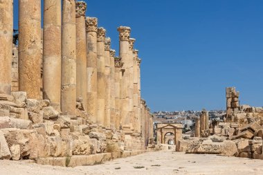 Cardo 'nun Gerasa (Jerash) caddelerinin yakın görüntüsü. Ürdün. Yatay olarak. 