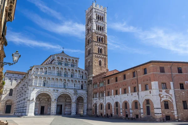 St. Martin Meydanı, Lucca 'da San Martino Katedrali. İtalya. Yatay olarak. 