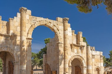 Güney Kapısı Jerash arkeoloji sahasının yıkıntıları. Ürdün.