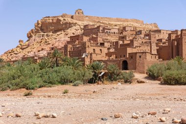 Fas 'ın ünlü şehri Ait Benhaddou' nun genel manzarası. Yatay olarak. 