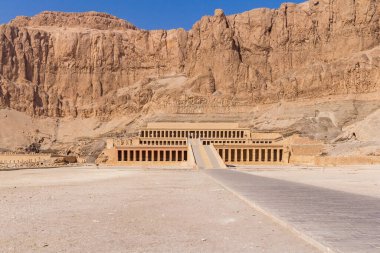 Luxor, Mısır 'daki Morg Tapınağı' nın antik kalıntıları..