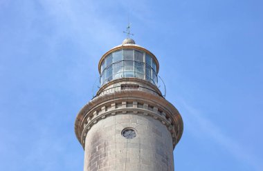 Gran Canaria 'daki Maspalomas Deniz Feneri, güneşli bir gün