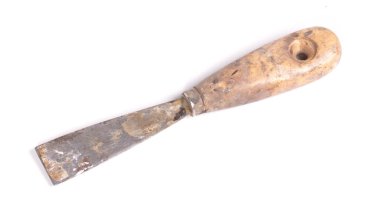 Beyaz arkaplanda eski boyama aracı