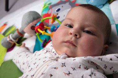 Oyuncaklı bebek, seçici odaklı.