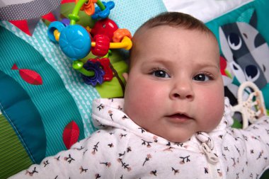 Oyuncaklı bebek, seçici odaklı.