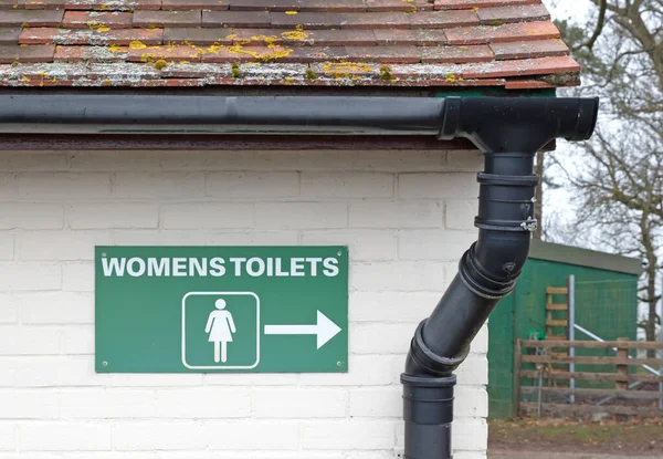 Znak Publicznych Toalet Toaleta Dla Kobiet Selektywne Skupienie — Zdjęcie stockowe