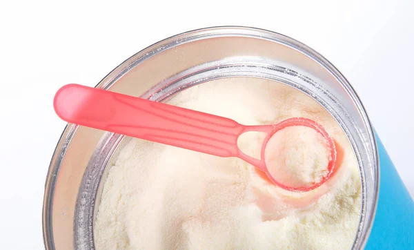 Mleko Proszku Dla Niemowląt Otwartej Puszce Łyżeczką Izolowane — Zdjęcie stockowe