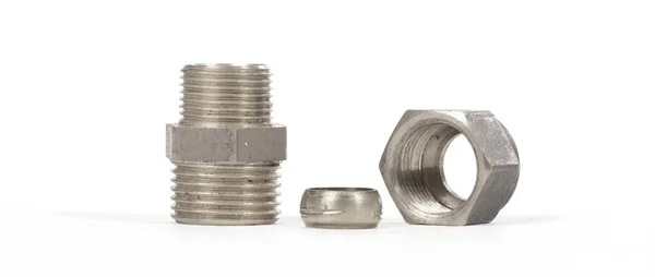 配管用鋼継手 2つの異なるサイズのコネクタ 白に絶縁 — ストック写真
