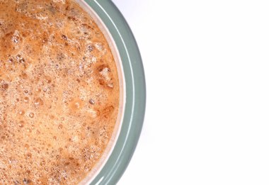 Kahve fotoğrafı, eski bir fincanda taze, izole edilmiş.