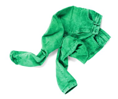 Giyinik yeşil kot beyaz arka planda izole