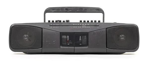 1980年代のカセットデッキにはラジオ FmとAm と2人のカセットプレーヤーがあり 白に隔離されている — ストック写真