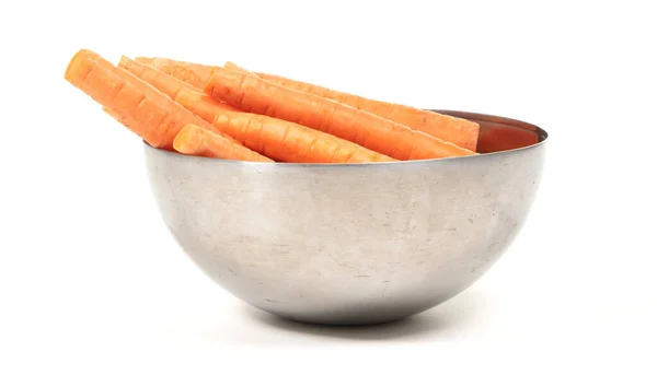 Haufen Frischer Karottenstäbchen Einer Schüssel Isoliert Auf Weiß — Stockfoto