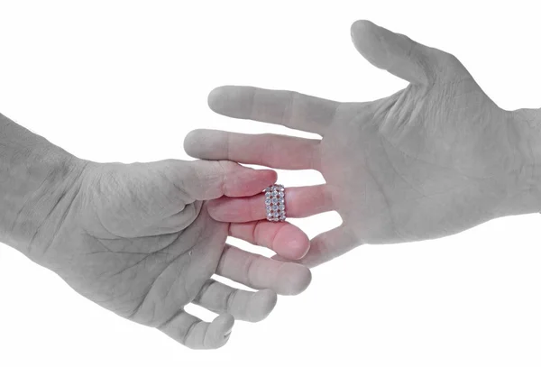 Stor Diamantring Handen Vuxen Man Isolerad — Stockfoto