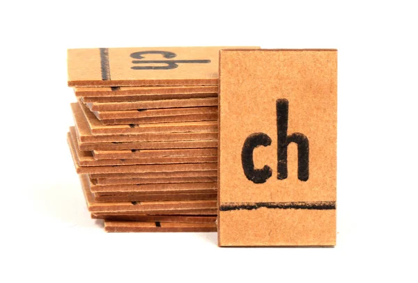 一堆堆来自一个非常旧的信箱的信件 用来教育孩子们 字母Ch — 图库照片