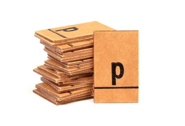 一堆堆来自一个非常旧的信箱的信件 用来教育孩子们 字母P — 图库照片