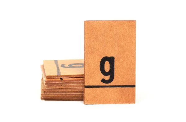 어린이들을 가르치는데 사용되었던 상자에서 편지를 알파벳 — 스톡 사진