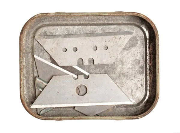 Παλιό Κουτί Κοφτερές Λεπίδες Μαχαιριών Απομονωμένο Λευκό — Φωτογραφία Αρχείου