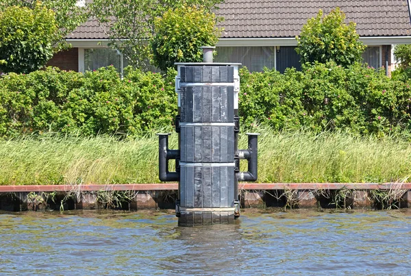 Металлический Швартовочный Пост Голландском Канале — стоковое фото