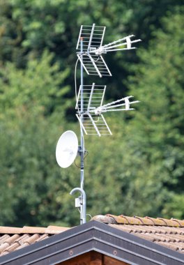 İtalya 'nın çatısında eski tip bir anten var.