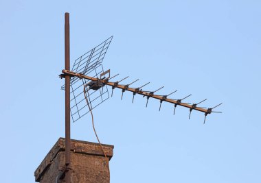 İtalya 'nın çatısında eski tip bir anten var.