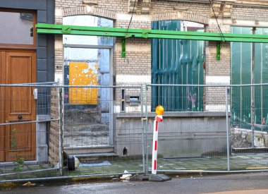 Belçika, Antwerp 'te basit bir sokakta inşaat