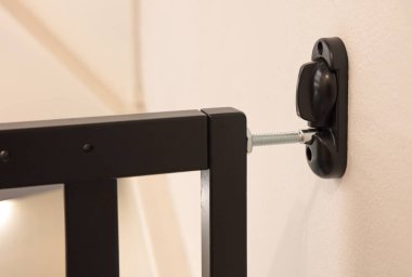 Bebek kapısı güvenlik kapısı, güvenlik çiti merdivenlerdeki çocuklar için, seçici odaklanma