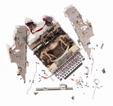 Kırık metal daktilo, klasik nesne izole, tam çerçeve