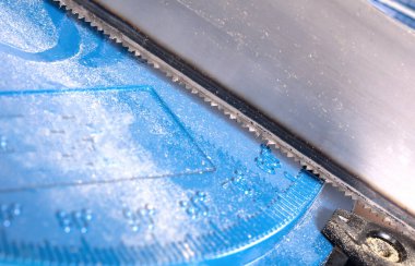 Beyaz arkaplanda izole edilmiş vintage manuel miter