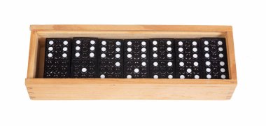 Tahta Domino kutusu, beyaz arka planda izole edilmiş.