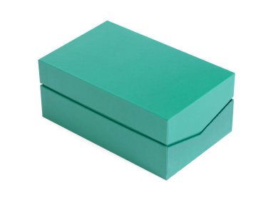 Beyaz arkaplanda izole edilmiş basit küçük hediye kutusu