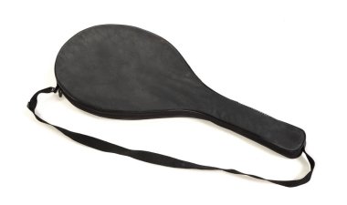 Beyaz arka planda izole edilmiş eski tenis raketi kapağı