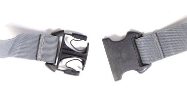 Sırt çantasının siyah plastik kopçası, tam çerçeve resmi