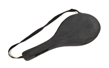 Beyaz arka planda izole edilmiş eski tenis raketi kapağı