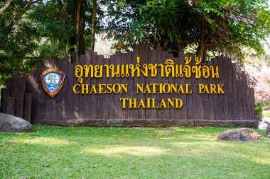 Lampang, Tayland 26 Ocak 2020: Chae Son Ulusal Parkı, Lampang Eyaleti, Tayland.