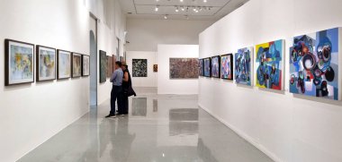 Bangkok, Tayland - 6 Aralık 2024: 4 ARALIK 2024, Tayland, Bangkok Ulusal Galerisi Çağdaş Sanat Sergisi.
