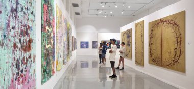 Bangkok, Tayland - 6 Aralık 2024: 4 ARALIK 2024, Tayland, Bangkok Ulusal Galerisi Çağdaş Sanat Sergisi.