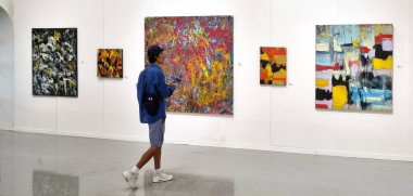 Bangkok, Tayland - 6 Aralık 2024: 4 ARALIK 2024, Tayland, Bangkok Ulusal Galerisi Çağdaş Sanat Sergisi.