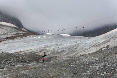 Stubai Buzulu 'ndaki kablolu araba, Avusturya Alpleri, Neustift im Stubaital belediyesi.