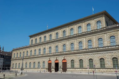 MUNICH, ALMANY - 4 AĞUSTOS 2022: Bavyera Güzel Sanatlar Akademisi. Özgür Bavyera Eyaleti tarafından 1948 yılında kurulmuştur.