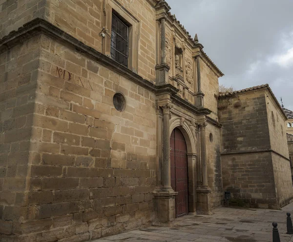 圣佩德罗教堂 位于西班牙亚安省乌贝达市 它建于13世纪至17世纪之间 多年来已被改造了好几次 — 图库照片