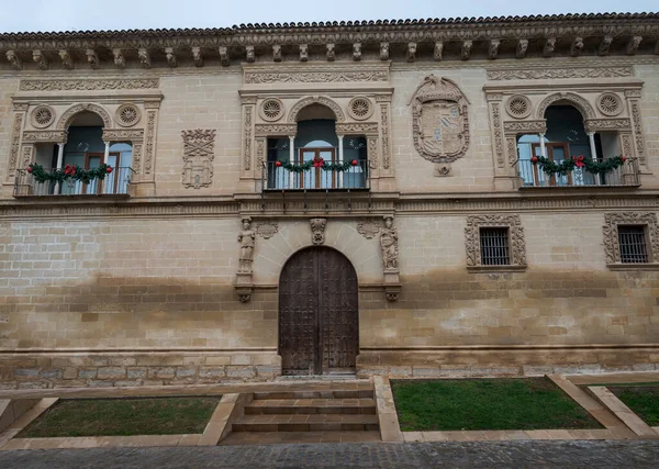 スペインのイェン州 バエザの町役場 本来の機能は 最高裁判所長官のための宮殿と彼の正義のための刑務所の機能でした — ストック写真