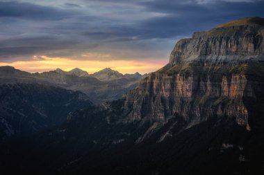 Ordesa ve Monte Perdido Ulusal Parkı 'ndaki PEAKS
