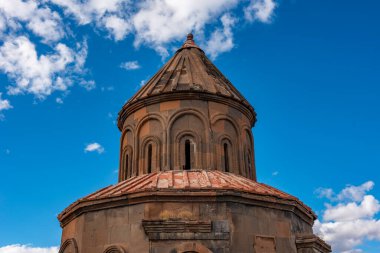 Kars, Türkiye 'deki Ani Harabeleri. Abughamrents 'in Aziz Gregory Kilisesi. Tarihi eski şehir. Ani tarihi İpek Yolu 'nda yer almaktadır. 1996 yılında UNESCO Dünya Kültür Mirasları Listesine eklendi.