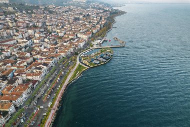 Karamursel, Kocaeli, Türkiye. Karamursel, Kocaeli ilinin bir ilçesidir. İnsansız hava aracı ile hava görüntüsü.