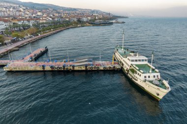 Karamursel, Kocaeli, Türkiye. Karamursel, Kocaeli ilinin bir ilçesidir. İnsansız hava aracı ile hava görüntüsü.