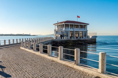 İSTANBUL, TURKEY - 22 EKİM 2022: Tarihi Moda İskelesi. Moda Mahallesi Kadıköy, İstanbul, Türkiye.