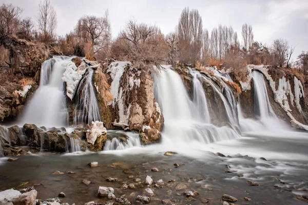 Muradiye Waterfall Muradiye District 土耳其 冬季美丽的瀑布景观 瀑布是万湖附近的一个自然奇观 — 图库照片