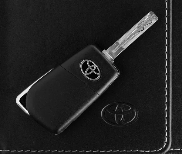Istanbul Turkey March 2023 Toyota Car Key Toyota Owners Manual — Stock Photo, Image