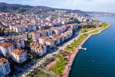 Karamursel, Kocaeli, Türkiye. Karamursel, Kocaeli ilinin bir ilçesidir. İnsansız hava aracı ile hava görüntüsü.